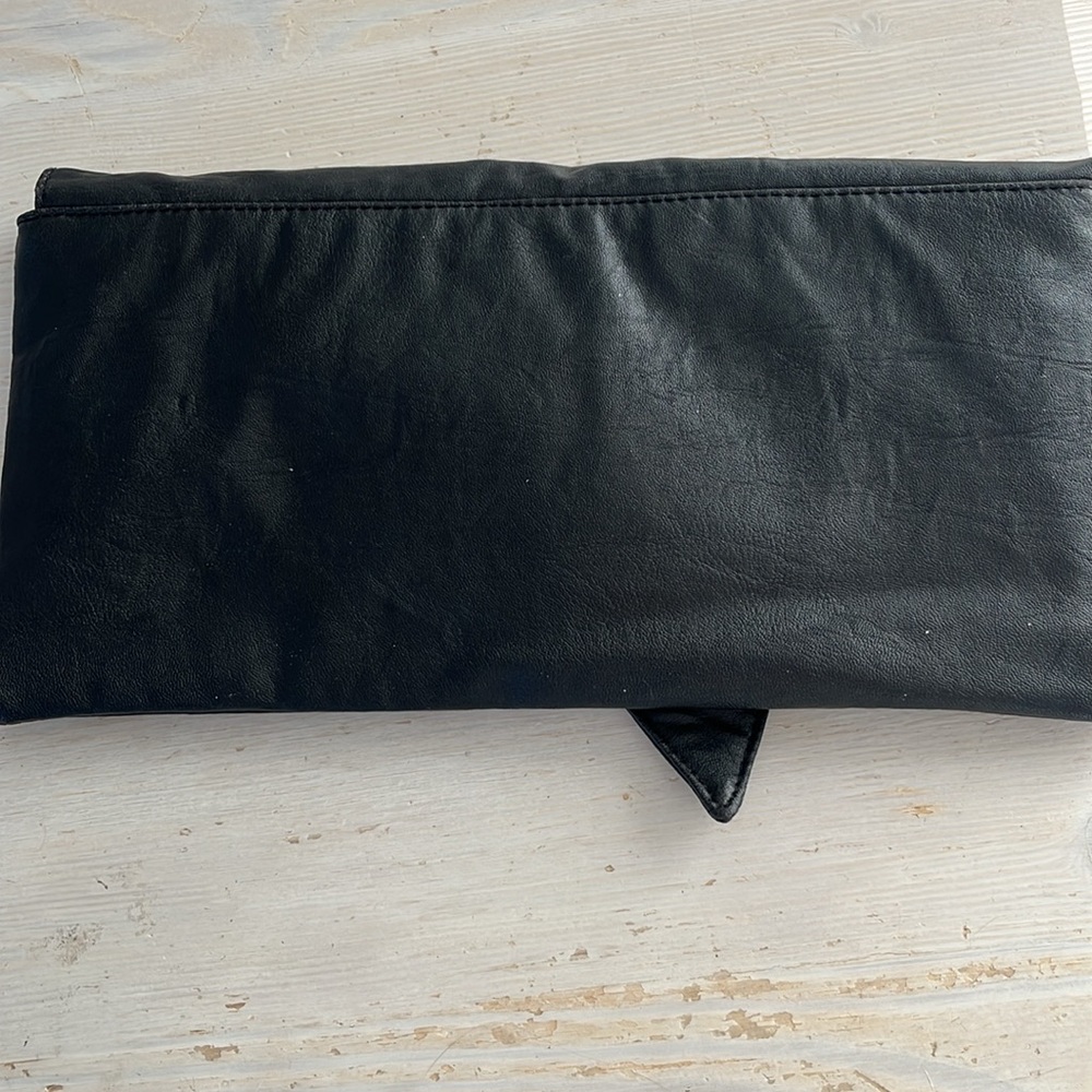 Vintage 1980s faux black leather clutch with large bow - Picture 6 of 6